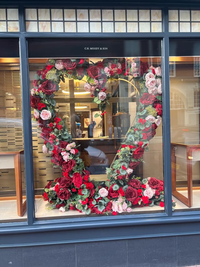 Heart shaped display stand