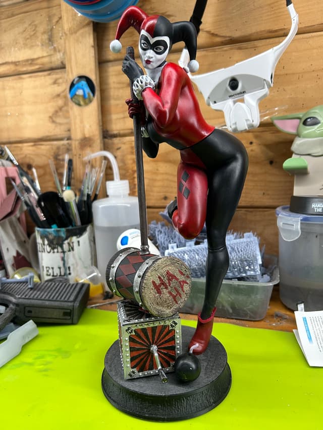 Harley Quinn statue