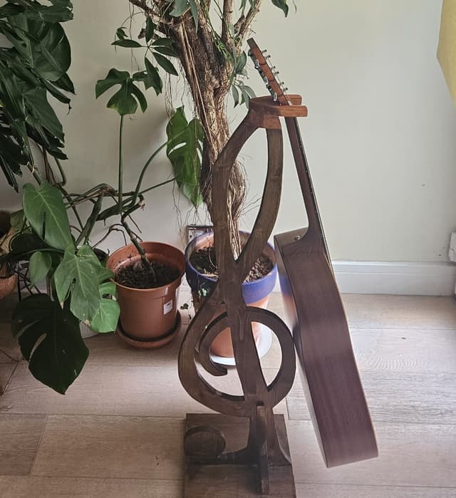 Guitar stand