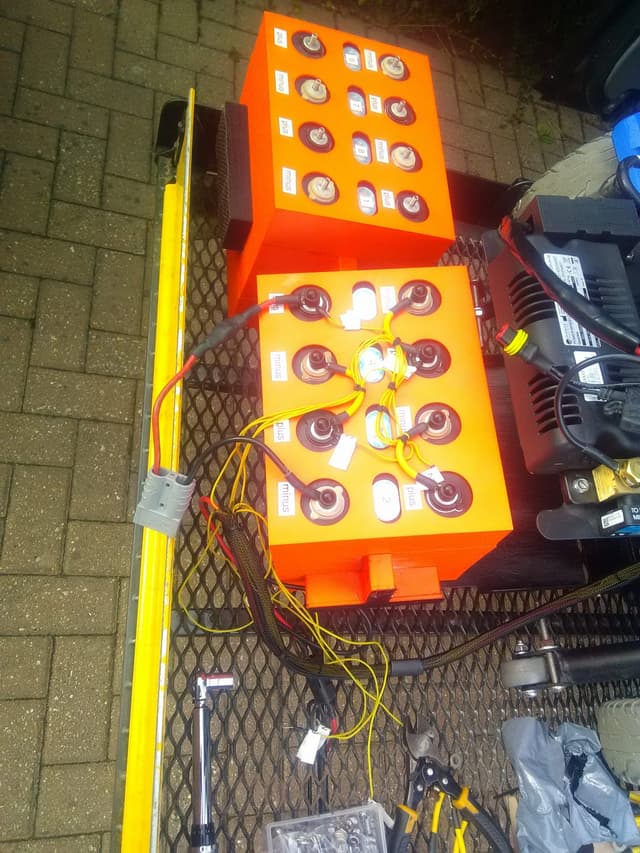 Battery pack, custom gadgets & electronics made by Romain B.